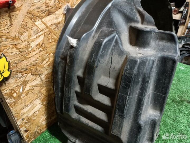 Защита арок (подкрылок) передняя правая Mitsubishi