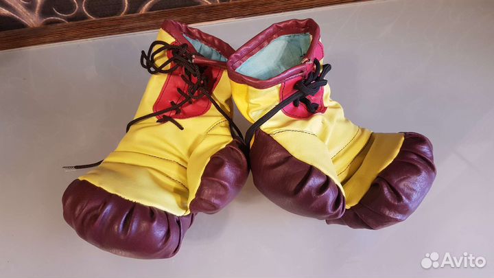 Перчатки детские для бокса и лыжные ботинки