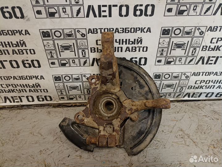 Кулак поворотный передний правый Nissan Almera G15