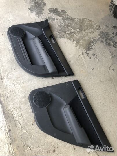 Обивки правых дверей Hyundai Getz 2006г