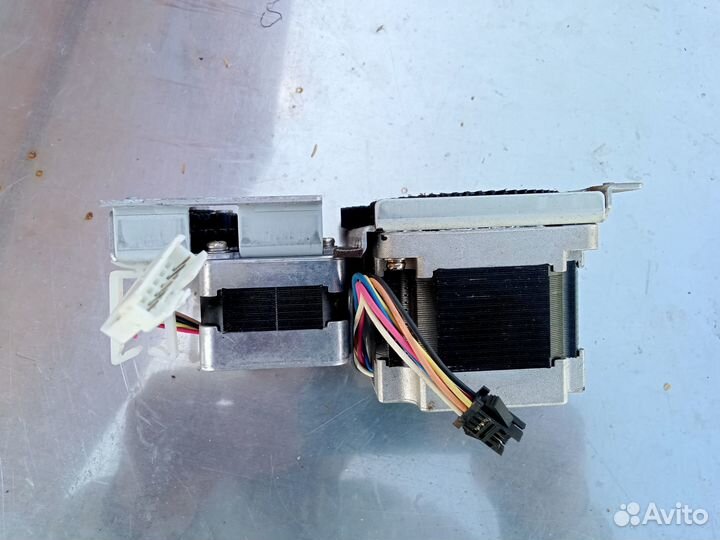 Шаговый двигатель