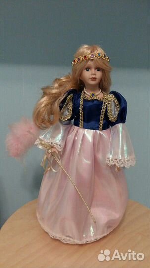 Кукла форфоровая 