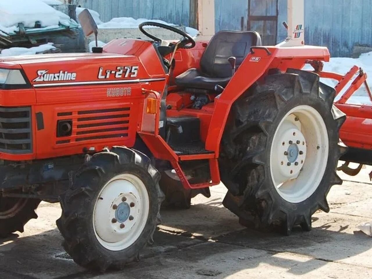 Kubota L1-275