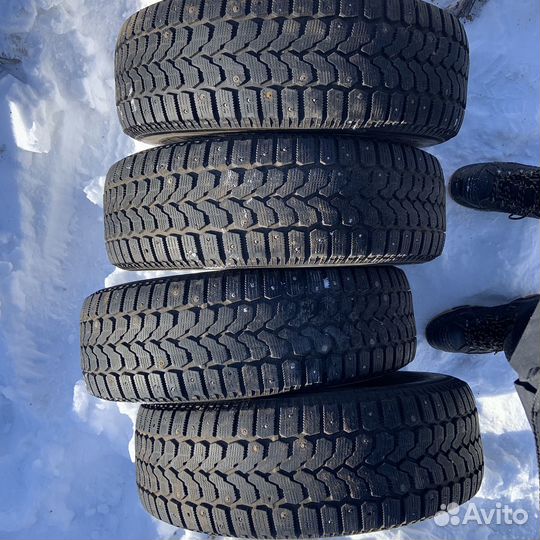 Yokohama Ice Guard F700Z 215/70 R16