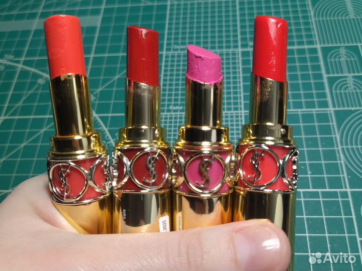 Яркая помада YSL