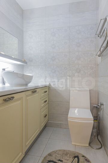 2-к. квартира, 65 м², 5/17 эт.
