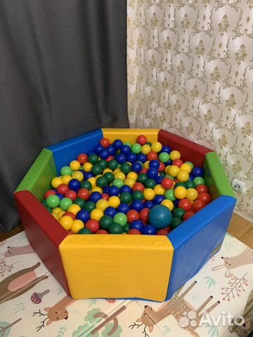 Сухой бассейн с шариками