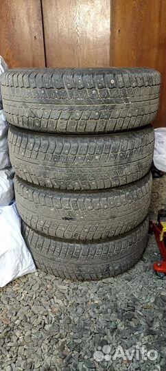 Комплект зимней шипованной резины