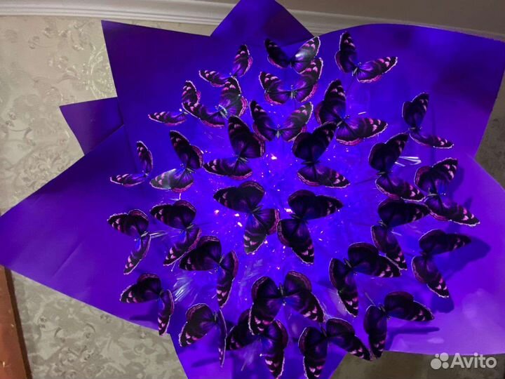 Светящийся букет из бабочек