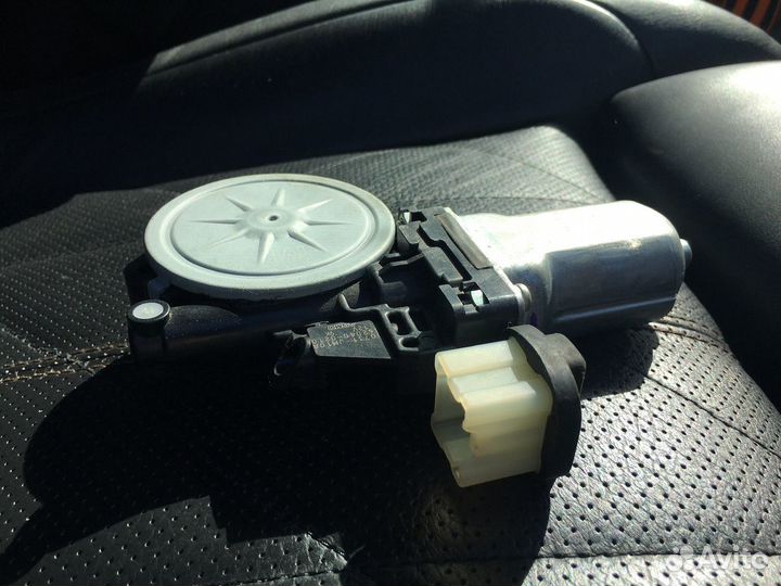 Mотор cтеклoпoдъемника Infiniti FX 37 перeдний лев