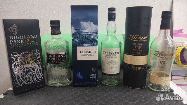 Бутылки и коробки от алкогольных напитков