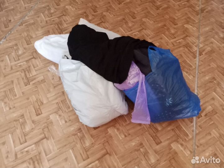 Старые вещи. Куртки, обувь и штаны