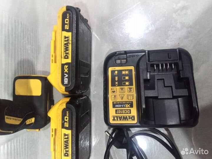 Дрель шуруповерт dewalt DCD778