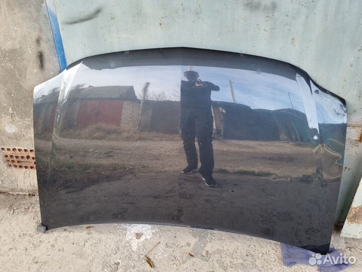 Капот на Renault Logan 1