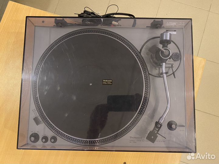Проигрыватель винила Technics SL-1700
