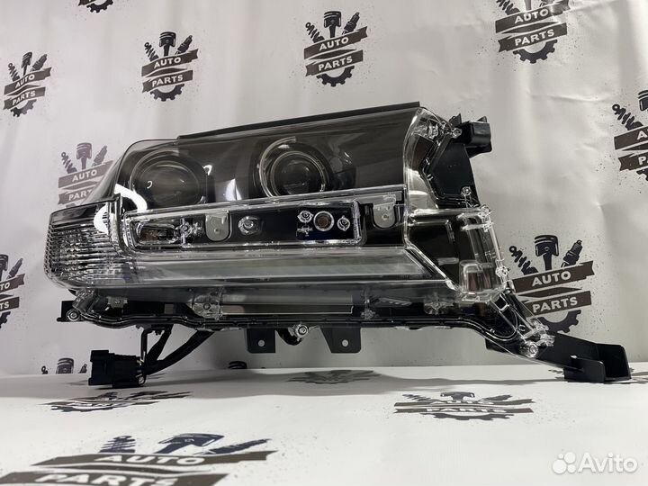 Фара правая Toyota Land Cruiser 200