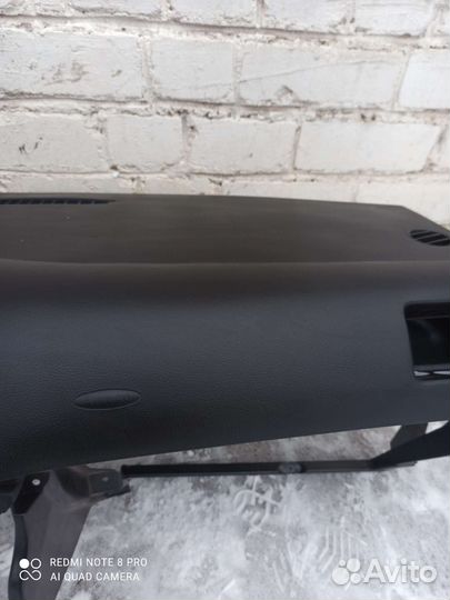 Бора Гольф 4 Торпедо (панель салона) оригинал