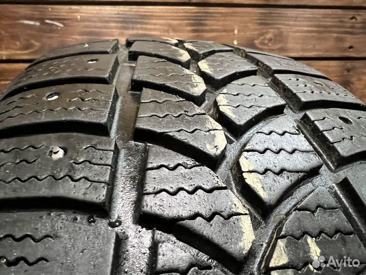 Tigar Sigura Stud 215/55 R16