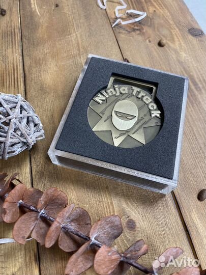 Медали, сувенирные монеты, брелоки в подарок