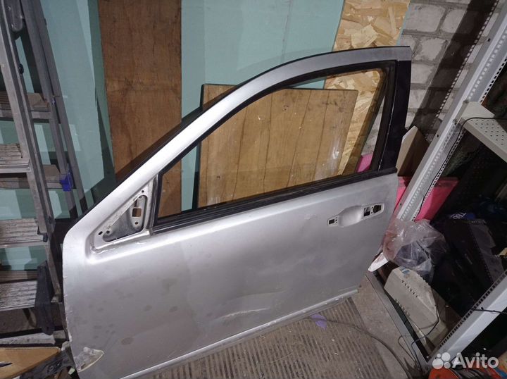 Дверь и комплектующие левая dodge avenger