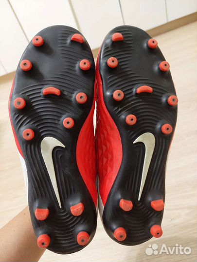 Футбольные бутсы найке