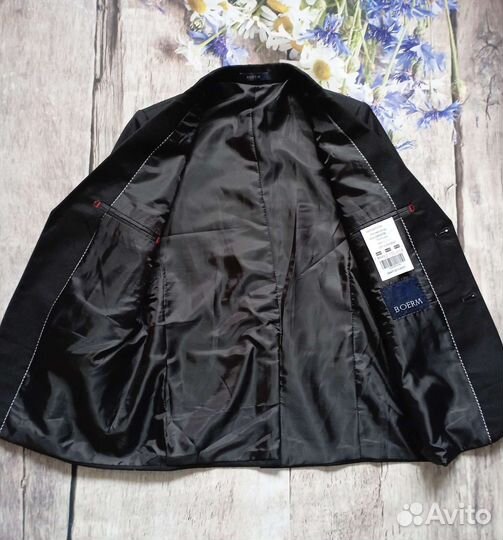 Костюм тройка новый на 8-9 лет