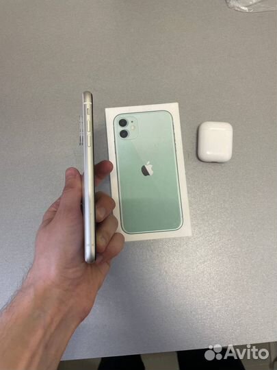 iPhone 11, 64 ГБ