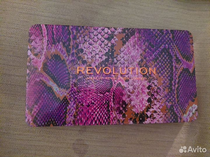 Палетка теней make up revolution