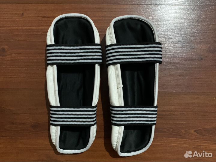 Щитки на голень для тхэквондо