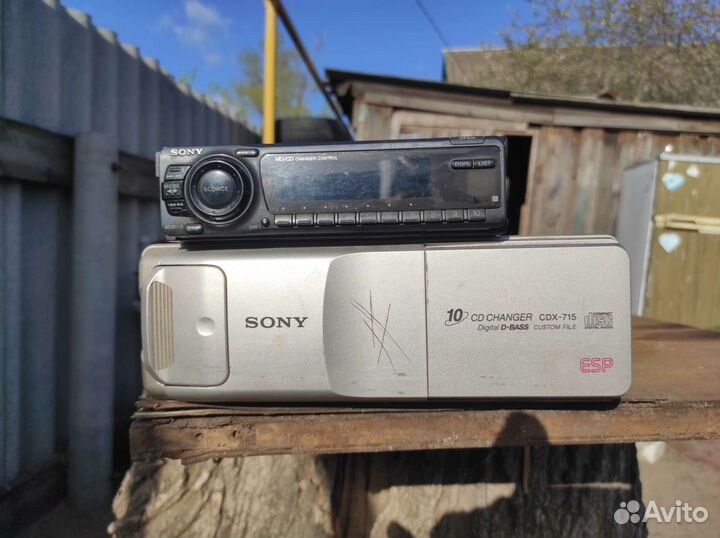 Магнитофон и дисковод на 10 дисков sony