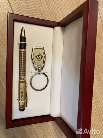 Подарочный набор ручка +брелок премиум