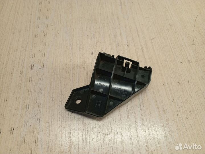 Кронштейн заднего бампера Lexus RX 4