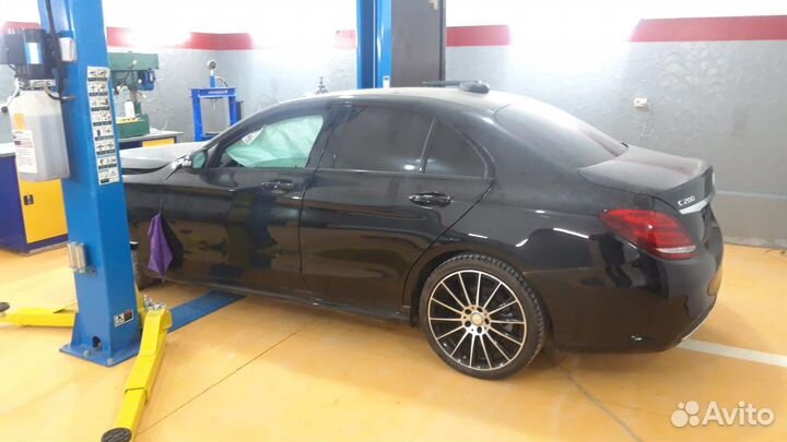 Дверь передняя левая мерседес 205