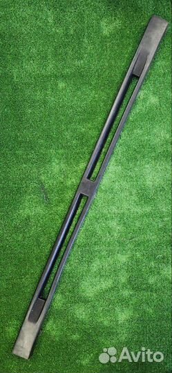 Накладка бампера верхняя F2000 центральная (под