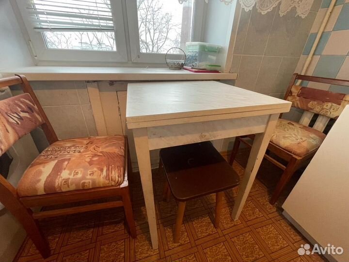 Стол обеденный