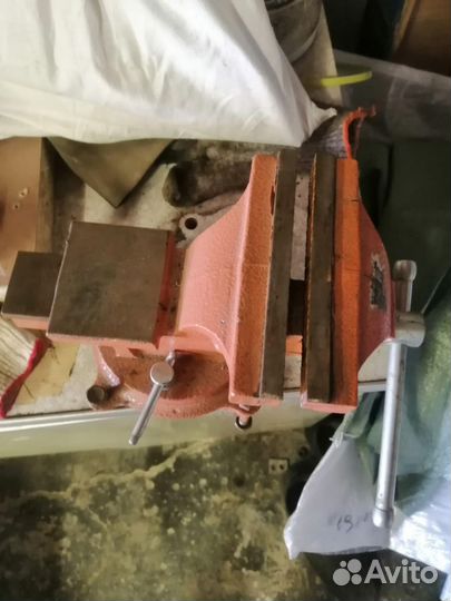 Тиски слесарные поворотные