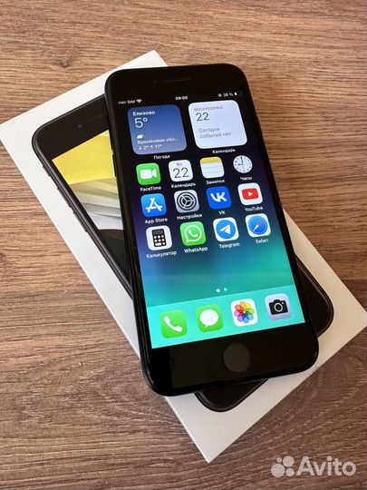 iPhone SE, 64 ГБ