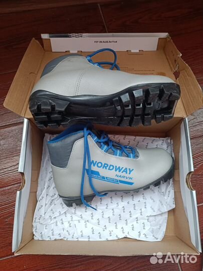 Беговые лыжи с ботинками новые