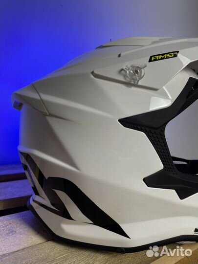 Внедорожный шлем Airoh Strycker White