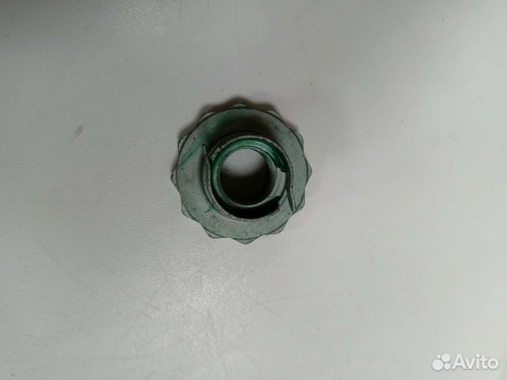 Гайка ступицы колеса переднего Volkswagen Polo