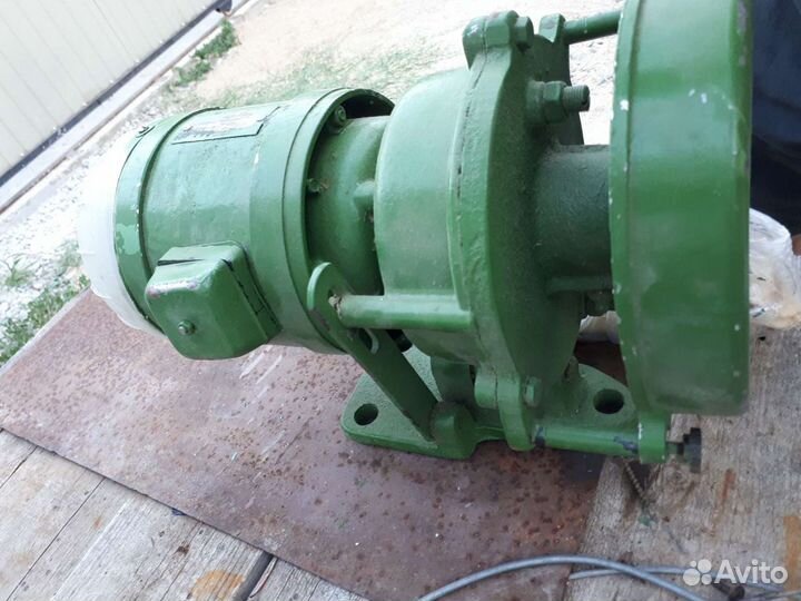 Электродвигатель с фрикционом для швейной машины