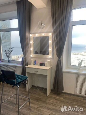 Макияжный столик