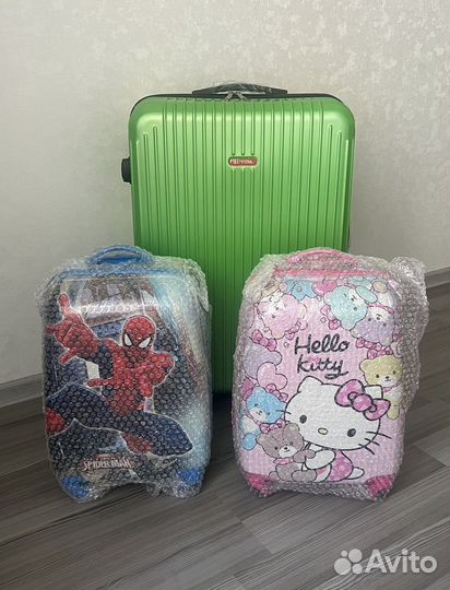 Чемодан детский новый