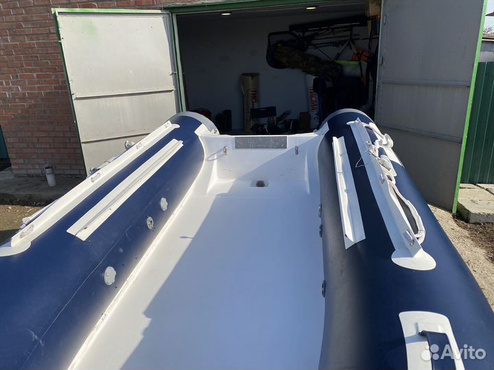 Лодка с мотором