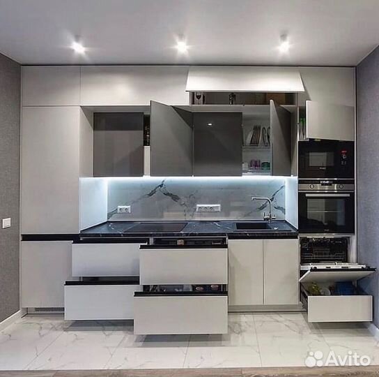 Качественный кухонный гарнитур / Цена за все