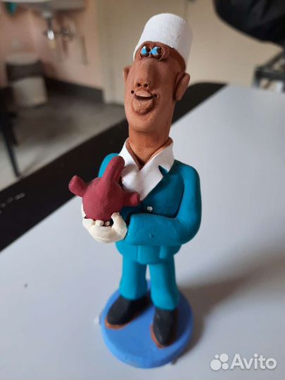 Статуэтка врача