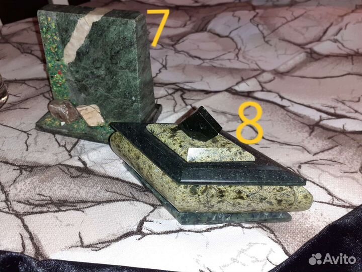 Камни и фигурки из камня