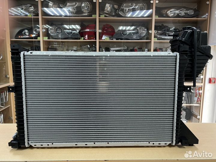Радиатор охлаждения Мерседес Спринтер