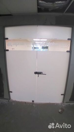 Межкомнатные стеклянные двери на заказ