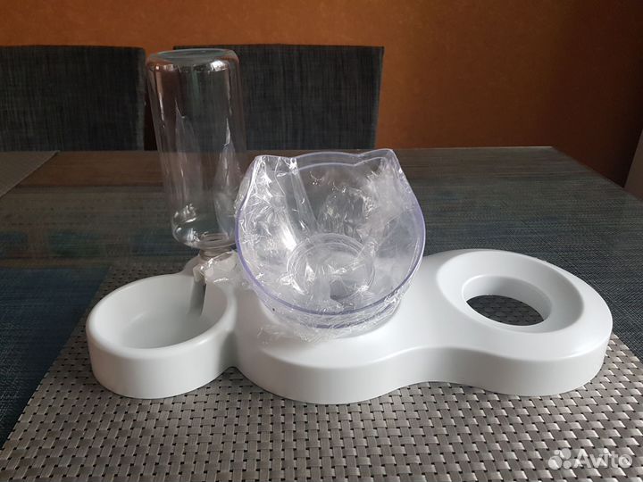 Миска для животных на подставке с поилкой